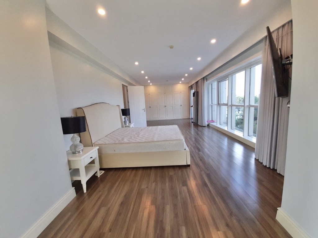 Beautiful golf-view apartment for rent in L2 Ciputra 12