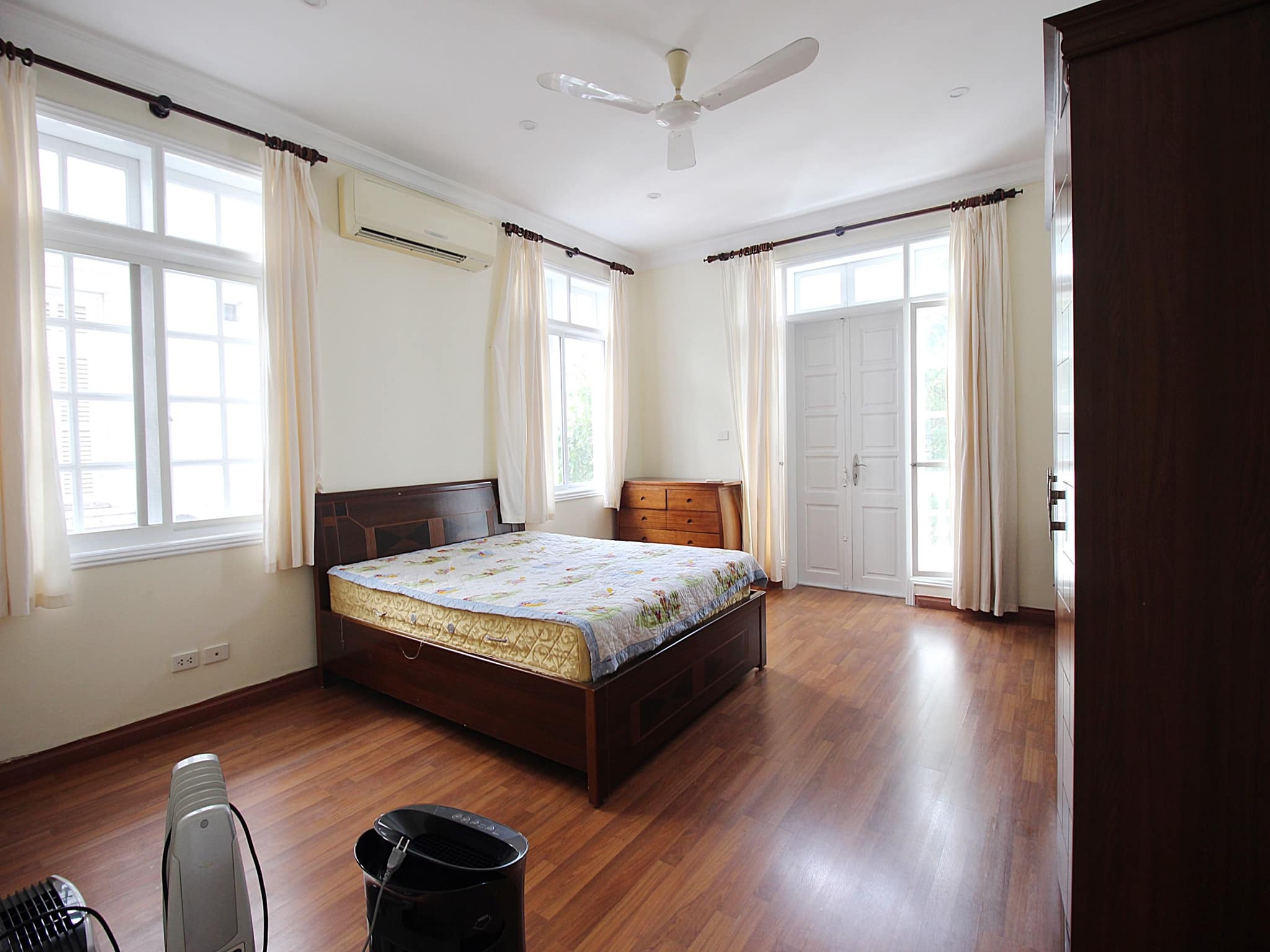 Bright and airy house for rent in C block, near SIS 10