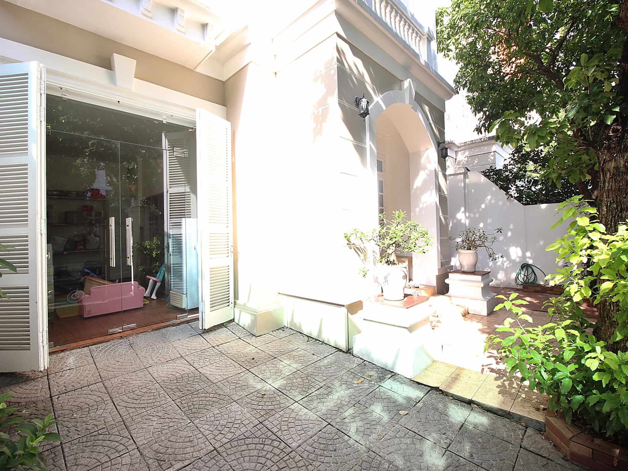 Bright and airy house for rent in C block, near SIS 20
