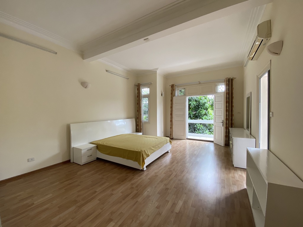Ciputra villa rental in D block, close to UNIS, SIS & Hanoi Academy 12
