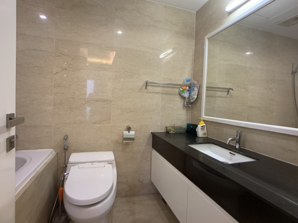 Fully furnished 3 bedrooms for rent in L1 Ciputra 17