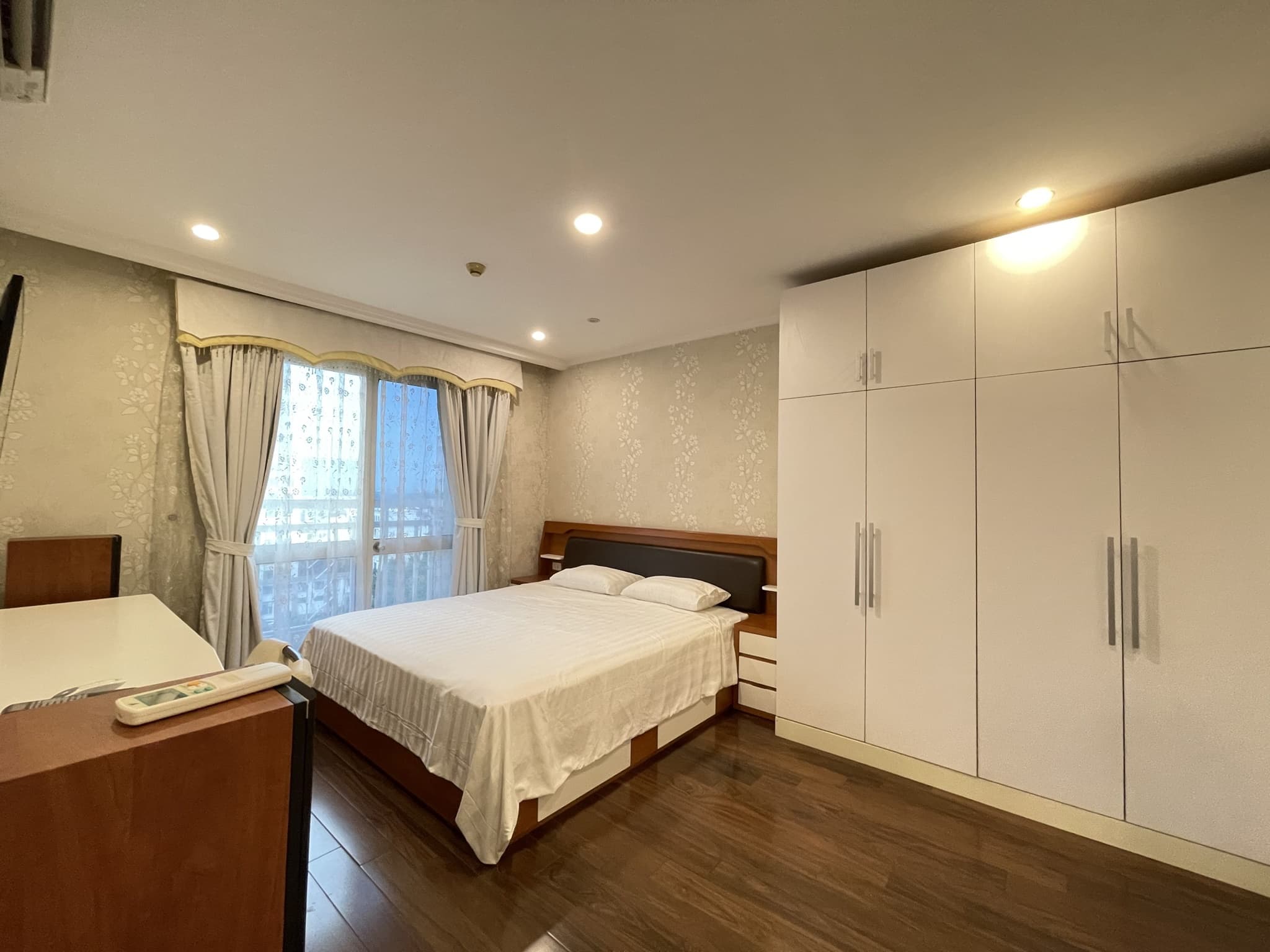 Glamorous 3-bedroom apartment in G3 Ciputra for rent 7