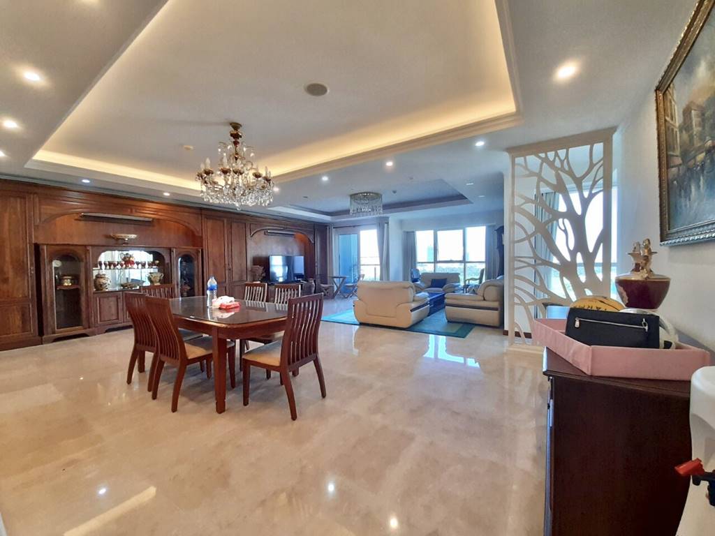 Great golf view apartment in L1 Ciputra for rent 3