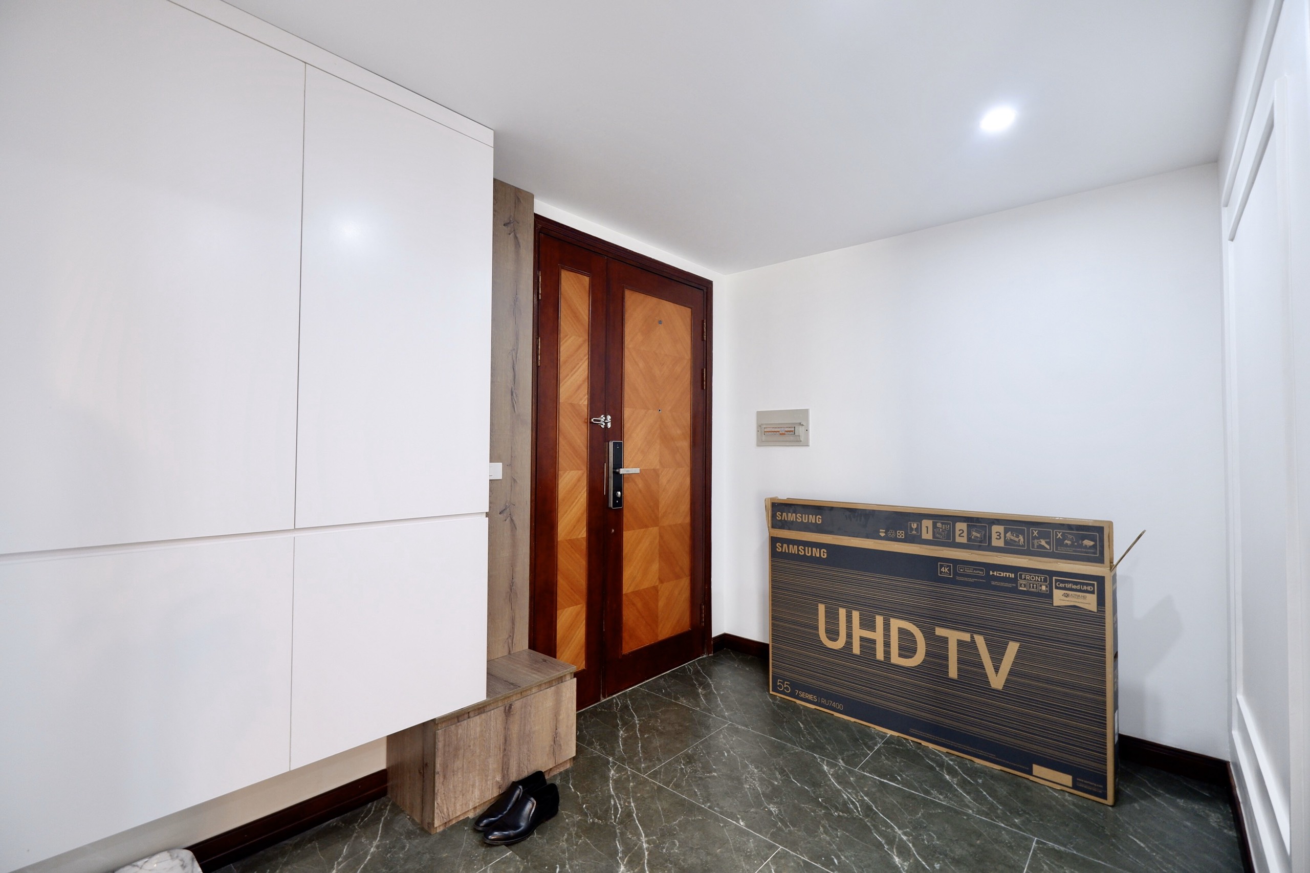 High-class apartment worth to rent in E4 Ciputra 16