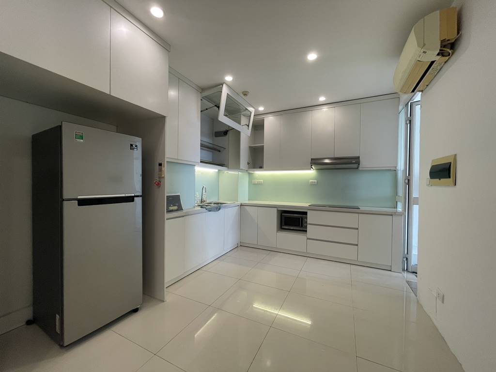 Nice no-option apartment for rent in P1 Ciputra 4