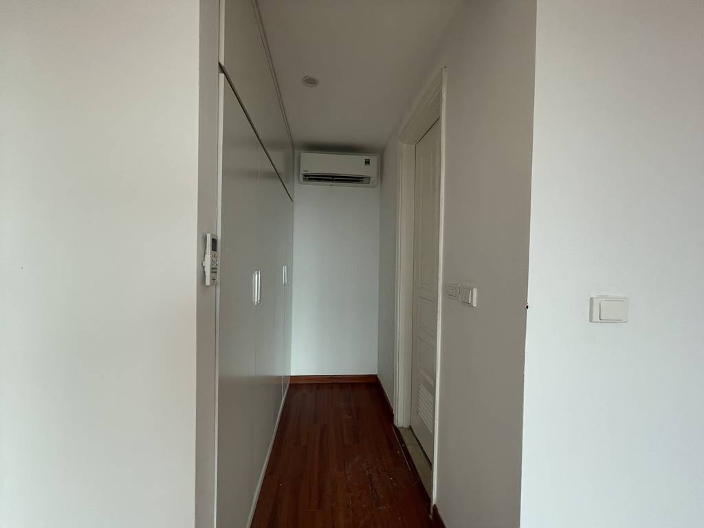 Nice no-option apartment for rent in P1 Ciputra 9
