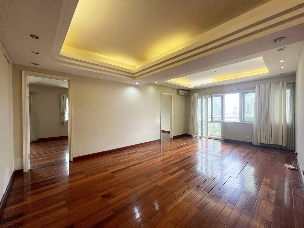 Unfurnished 3BRs apartment in E5 building - Ciputra for rent