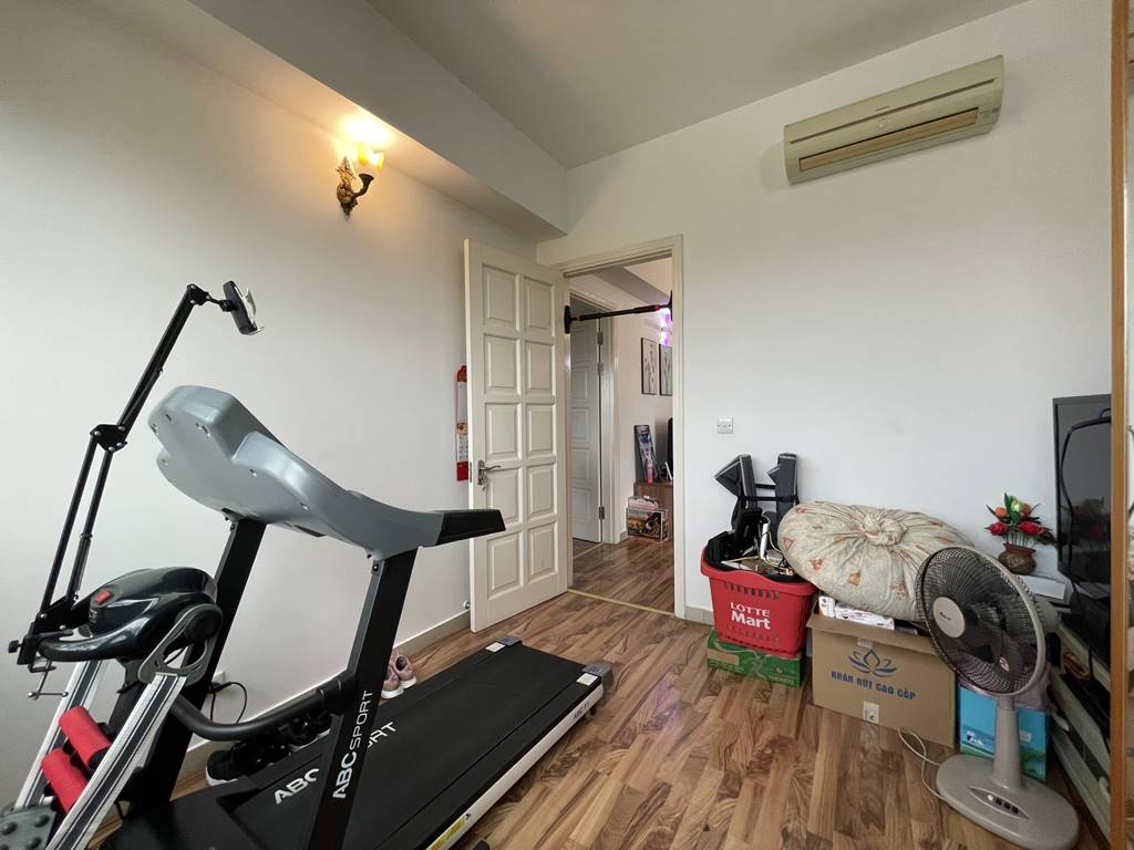 So cheap apartment for rent in E1 Tower, Ciputra Hanoi 13