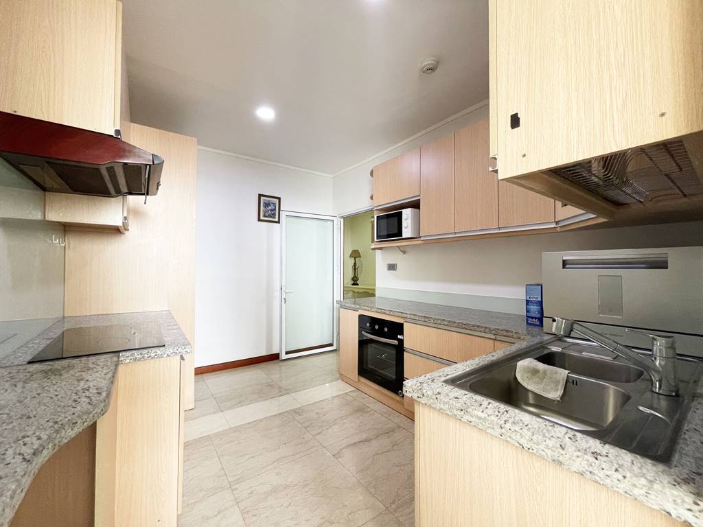 Spacious 3 - bedroom apartment to rent in L2 Ciputra 14