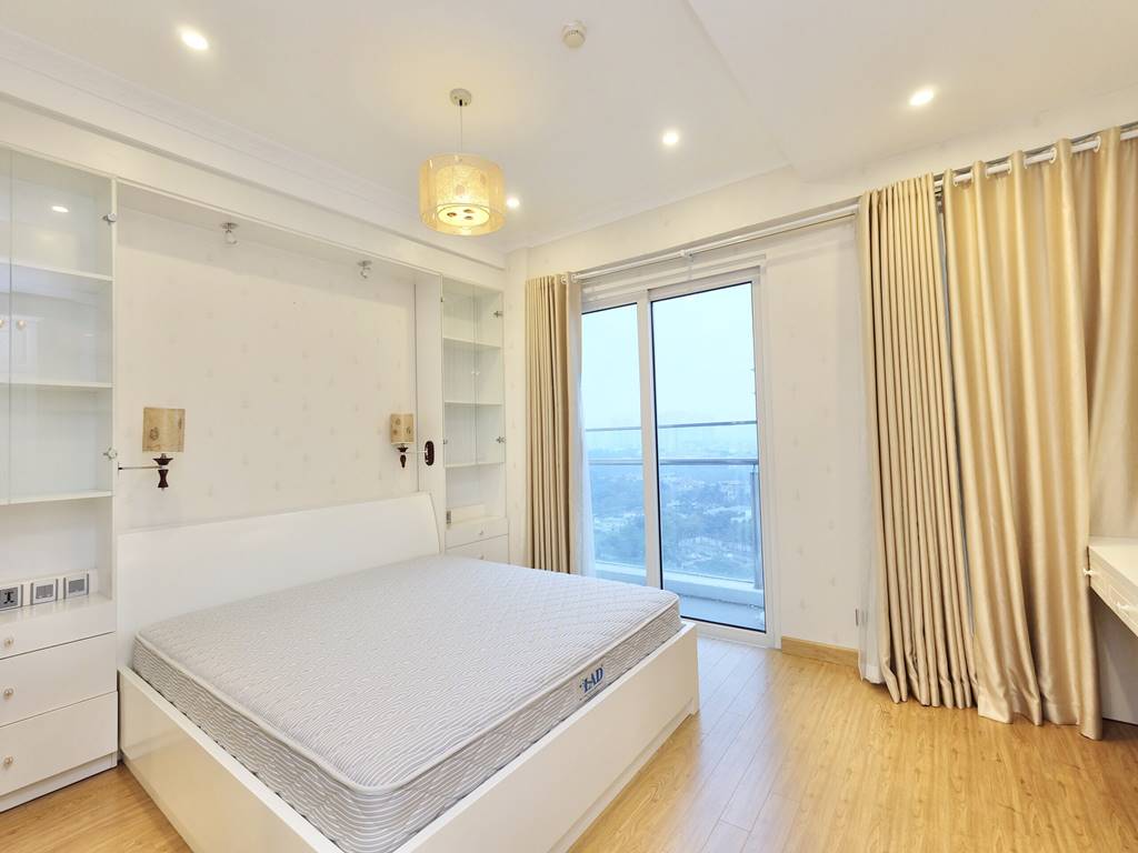 Spacious 3-bedroom apartment for rent in L1 Ciputra 11