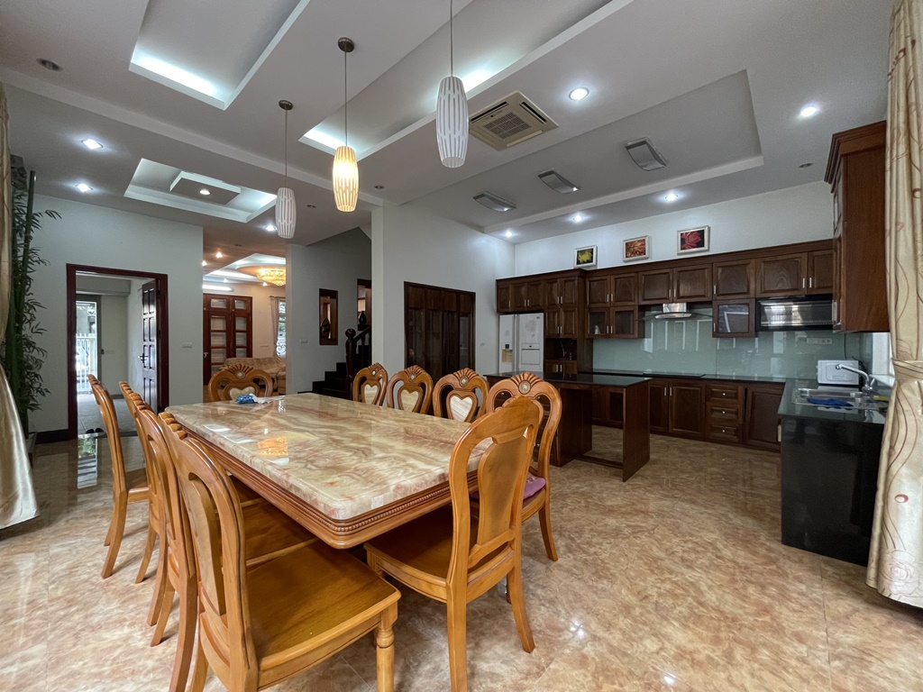 Spectacular semi-detached house in Ciputra for rent 7