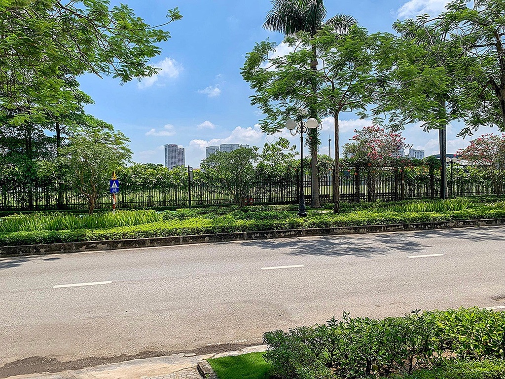 Big garden villa for rent in D4 Ciputra, near UNIS Hanoi 15