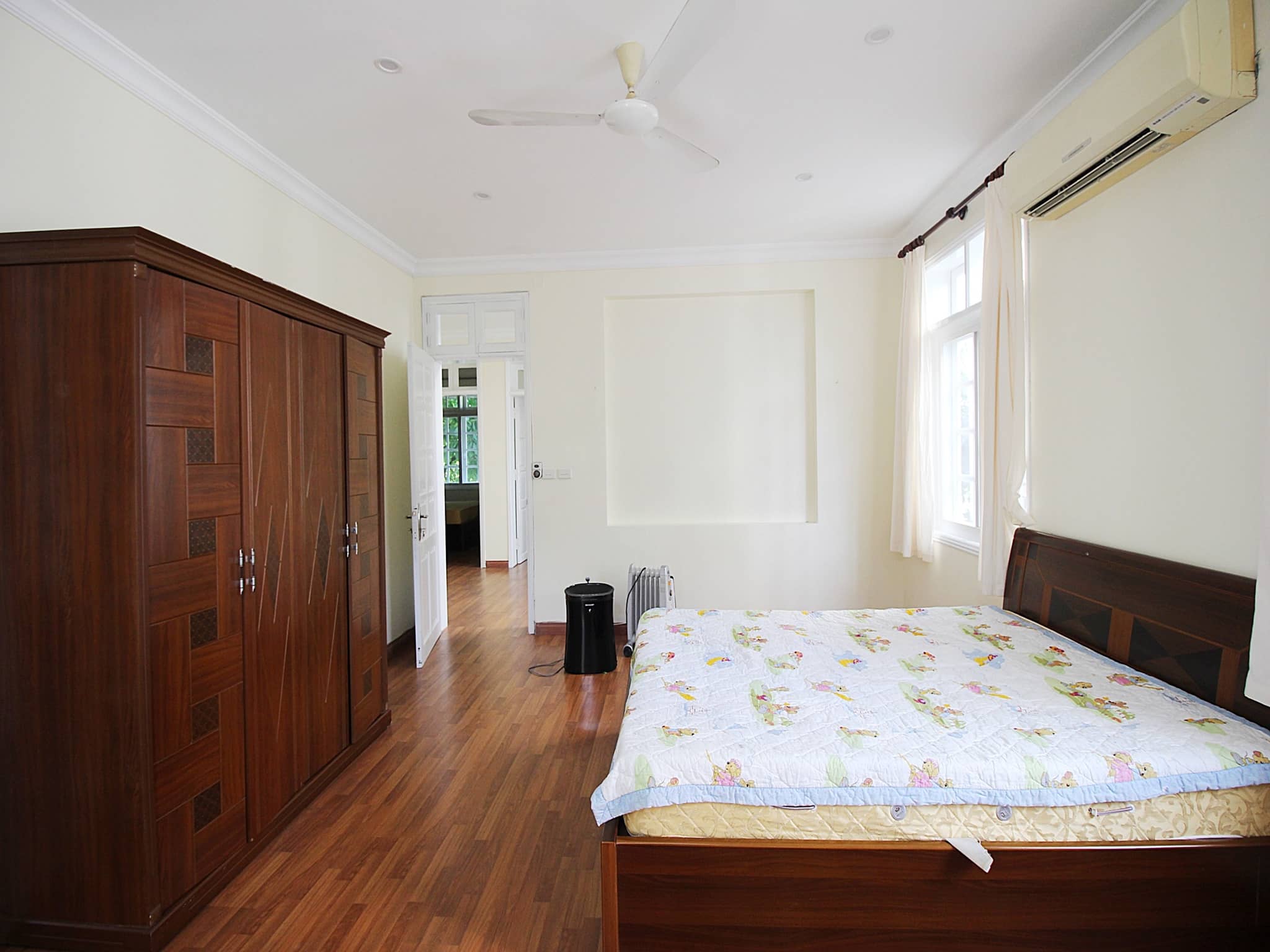 Bright and airy house for rent in C block, near SIS 9