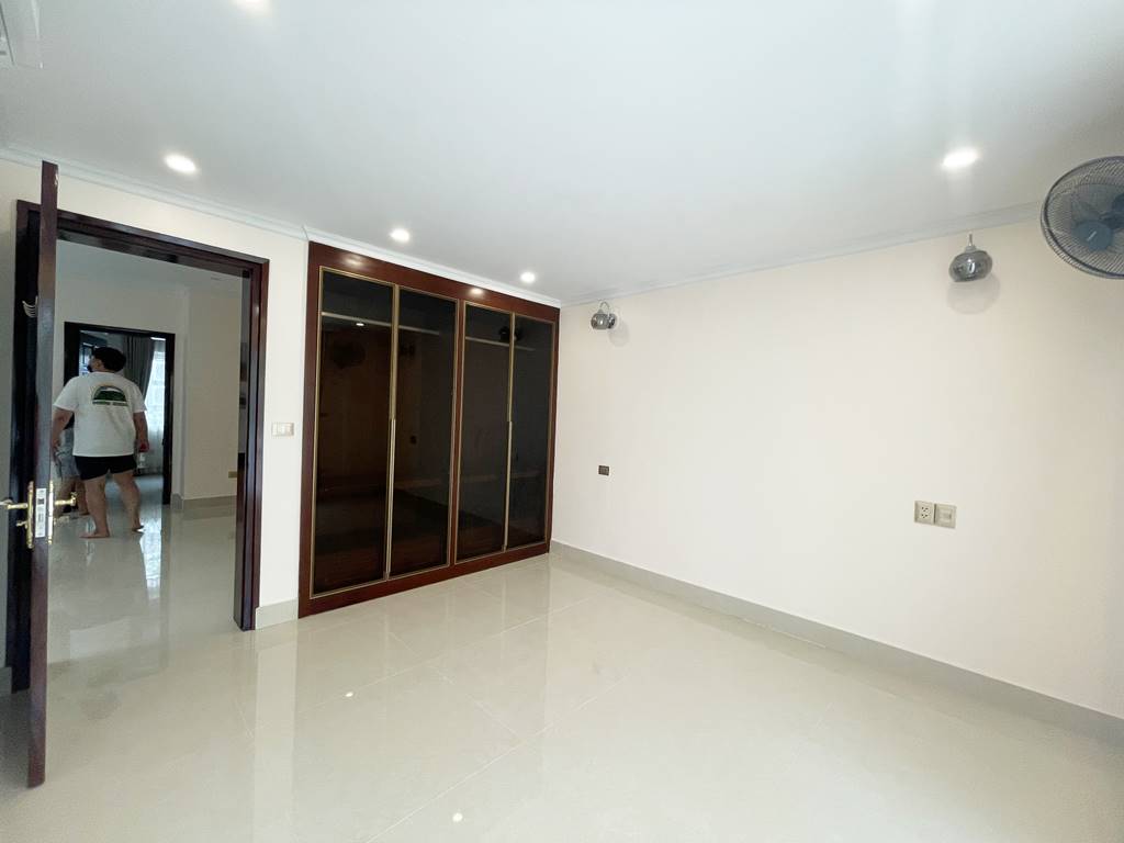 Hot villa with an elevator for rent in T5 Ciputra 13