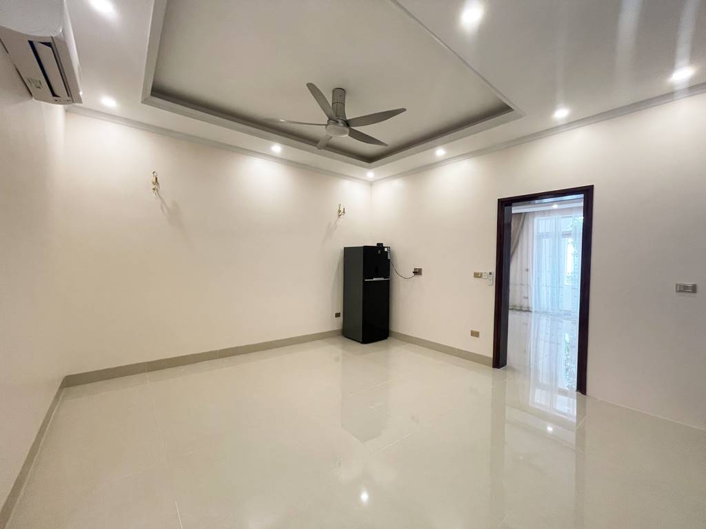 Hot villa with an elevator for rent in T5 Ciputra 15