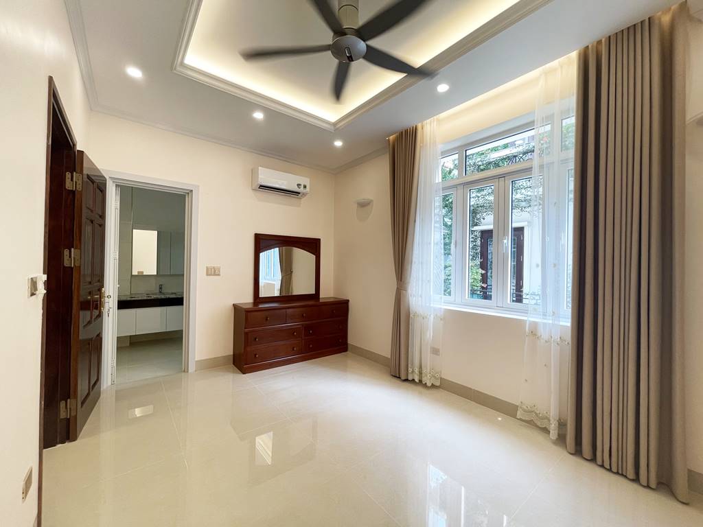 Hot villa with an elevator for rent in T5 Ciputra 17