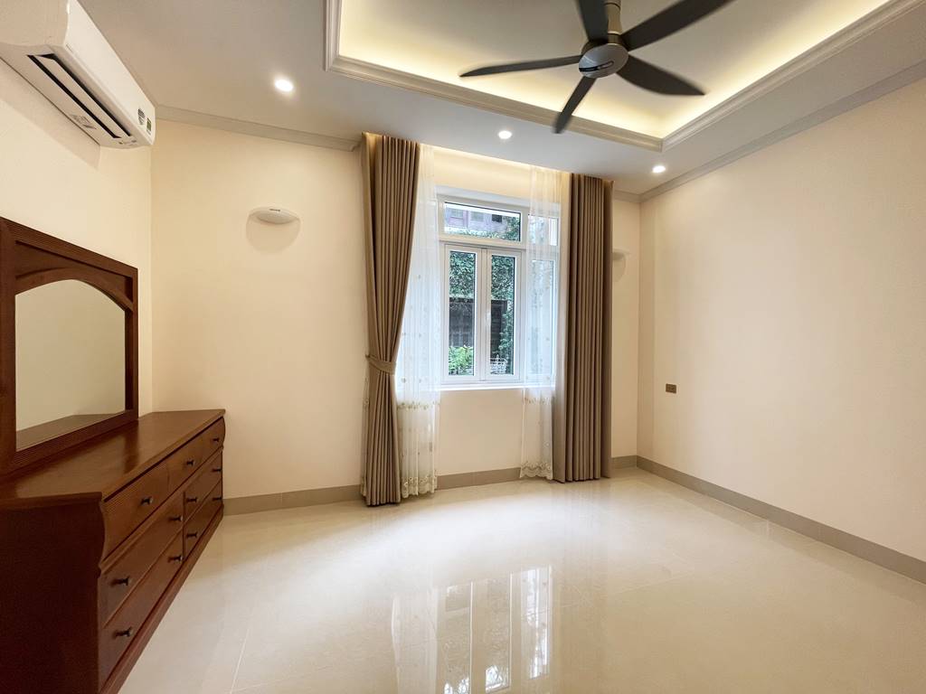 Hot villa with an elevator for rent in T5 Ciputra 18