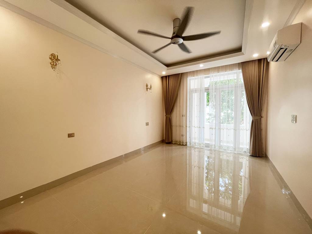 Hot villa with an elevator for rent in T5 Ciputra 20
