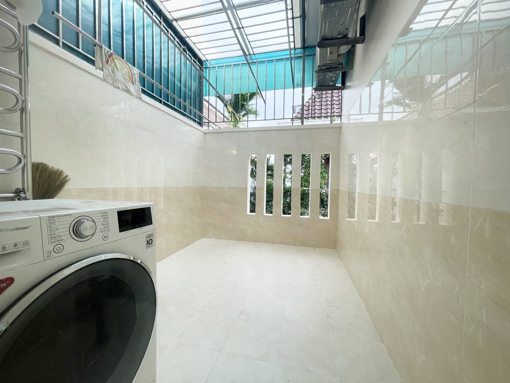 Hot villa with an elevator for rent in T5 Ciputra 23