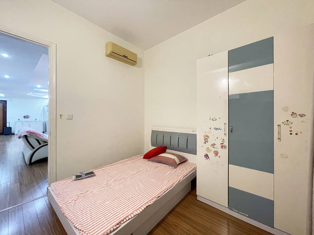 Impressive 3BHK apartment for rent in E5 Ciputra 13