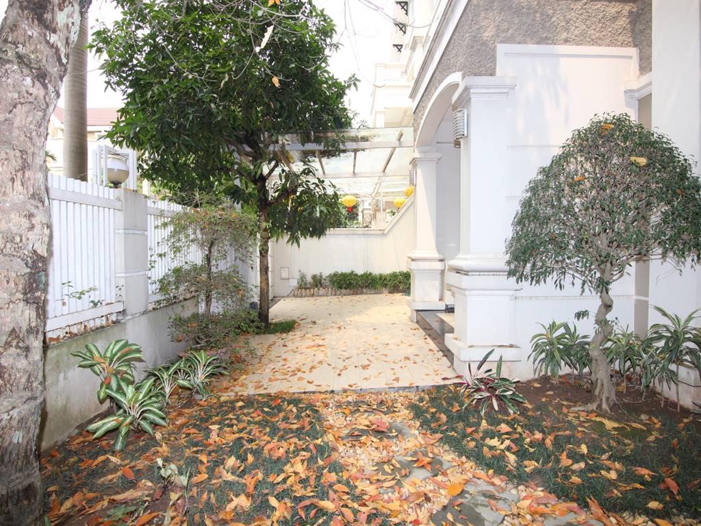 Huge garden house for rent in T3 Ciputra