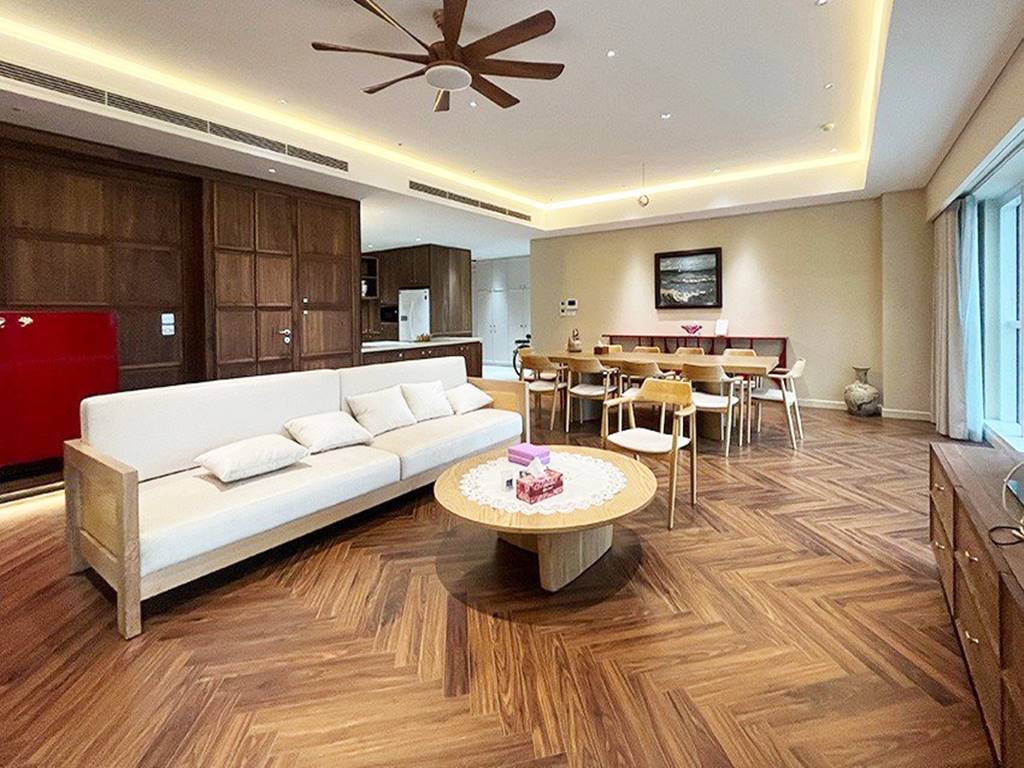 Luxurious apartment in Ciputra Hanoi: Modern furnishings & Stunning views