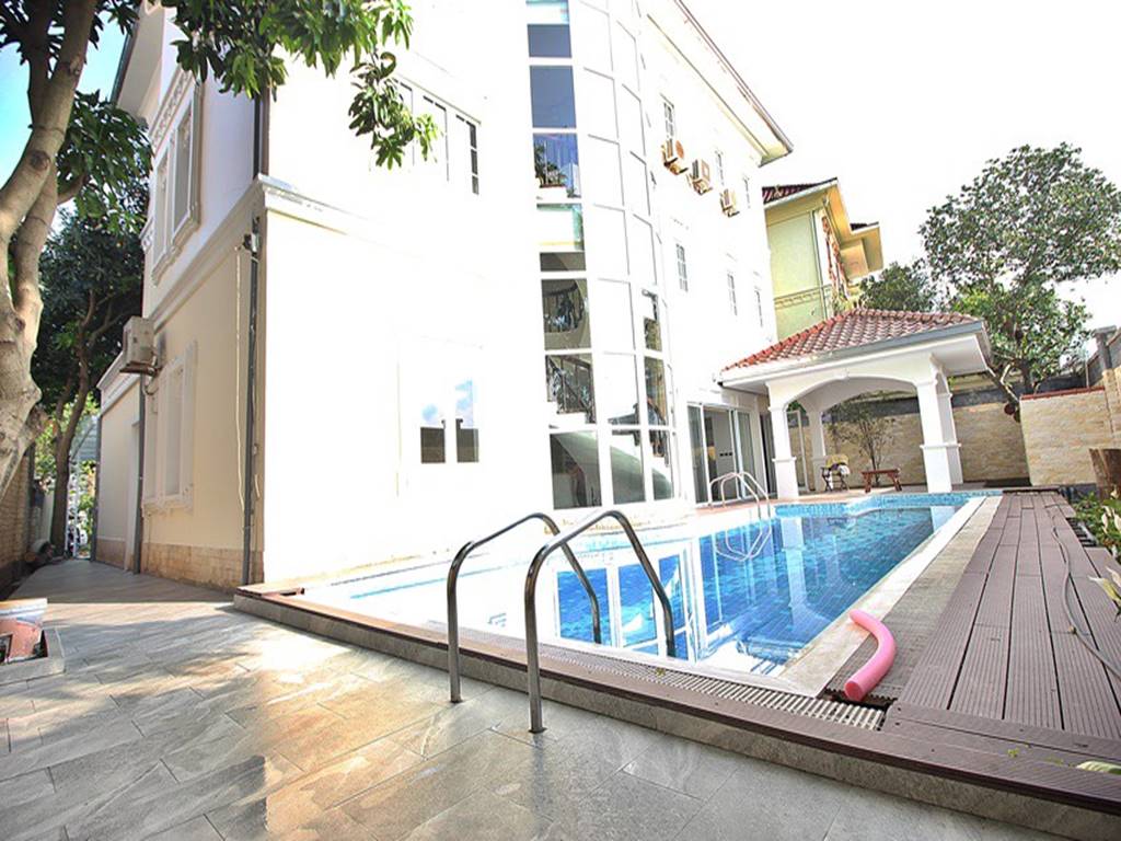 A rental villa for rent in C5 Ciputra with a huge garden, and beautiful pool - Fully furnished